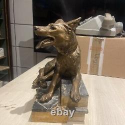 Art Déco Bronze Spelter Dog par Louis Garvin signé & monté sur marbre