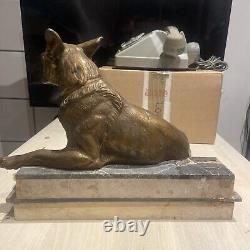 Art Déco Bronze Spelter Dog par Louis Garvin signé & monté sur marbre