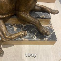 Art Déco Bronze Spelter Dog par Louis Garvin signé & monté sur marbre