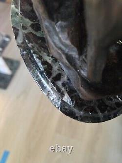 Beau bronze chien sur socle marbre signé Olier