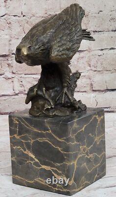 Bronze Aigle Atterrissage Signée Sculpture Avec Marbre Base Miguel Lopez Affaire