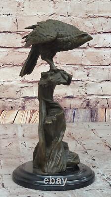 Bronze Aigle Perché Sur Marbre Classique Animal Sculpture Signée Ouvre Solde