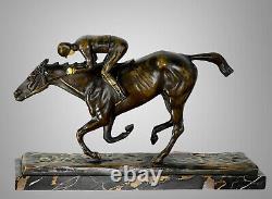 Bronze Ancien Signé Luis D'aguiar Représentant Un Jockey En Course Sur Marbre