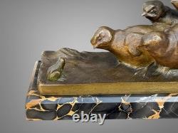 Bronze Art Deco Sur Marbre Representant Des Poussins Et Une Grenouille Signé