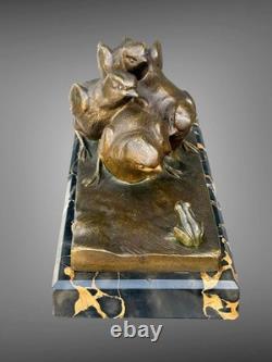Bronze Art Deco Sur Marbre Representant Des Poussins Et Une Grenouille Signé