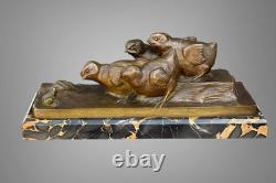 Bronze Art Deco Sur Marbre Representant Des Poussins Et Une Grenouille Signé