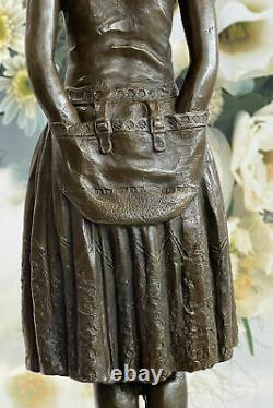 Bronze Sculpture Statue Signée Original Mom Housewife Marbre Art Cadeau Affaire
