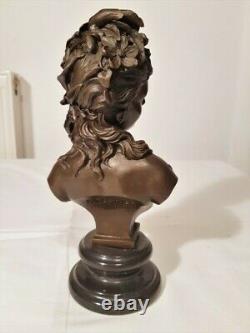 Bronze a patine brune, buste de Flora de A Carrier, sur socle marbre noir