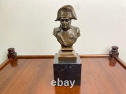 Buste Napoleon en bronze sur un socle en marbre noir d'après A. Canova
