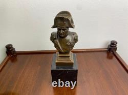 Buste Napoleon en bronze sur un socle en marbre noir d'après A. Canova