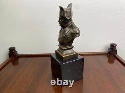Buste Napoleon en bronze sur un socle en marbre noir d'après A. Canova