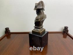Buste Napoleon en bronze sur un socle en marbre noir d'après A. Canova