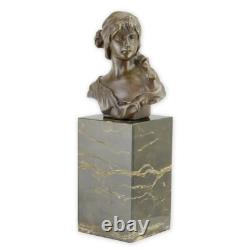 Buste d'un Femme en bronze Art déco sur un socle en marbre noir d'après Philips