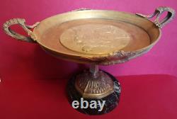 Coupe bronze doré sur pied marbre signée Charles époque XIXe Diamètre 32 cms