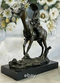 Cowboy Sur Cheval Bronze Sculpture Signé Après Remington Solide Marbre Base