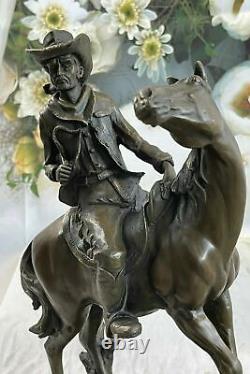 Cowboy Sur Cheval Bronze Sculpture Signé Après Remington Solide Marbre Base