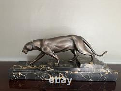 H. Molins Sculpture panthère en bronze signée sur socle marbre noir veiné