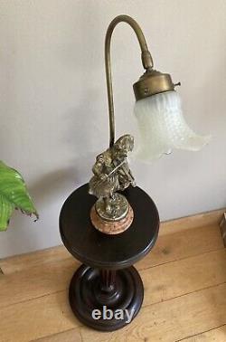 Lampe La violoniste signé Farbel. Bronze, marbre, laiton, tulipe en verre opaque