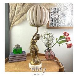 Lampe à poser en bronze signée L&F Moreau, socle marbre, globe en verre opaline