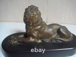 Lion en bronze signé barye 1795 1875, 16 cm x 7 cm support marbre