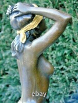 NUE EN BRONZE, statue d une femme soumise en bronze signé sur marbre