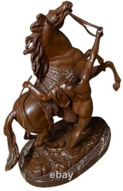 Paire les chevaux de marly en bronze et marbre turquin