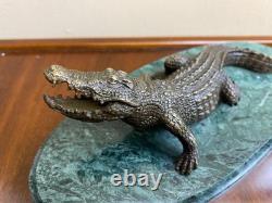 Partager Sculpture Crocodile en bronze sur un socle en marbre verte d'après Milo