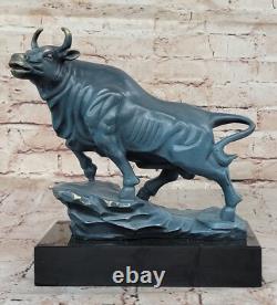 Pure Véritable Bronze Debout Stock Marché Bull Statue On Marbre Signée Décor Art