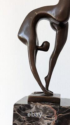 SCULPTURE EN BRONZE SUR MARBRE signée MILO La gymnaste hauteur 36 cm