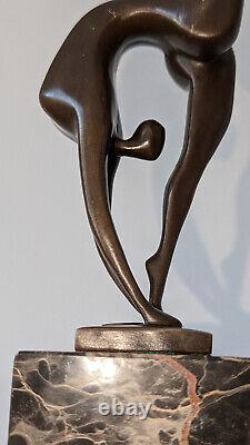 SCULPTURE EN BRONZE SUR MARBRE signée MILO La gymnaste hauteur 36 cm