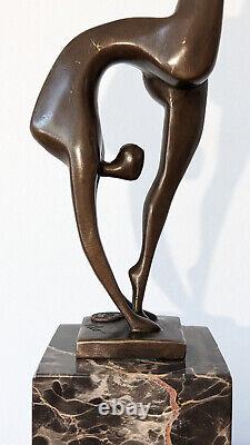 SCULPTURE EN BRONZE SUR MARBRE signée MILO La gymnaste hauteur 36 cm