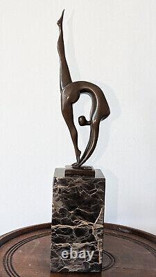 SCULPTURE EN BRONZE SUR MARBRE signée MILO La gymnaste hauteur 36 cm