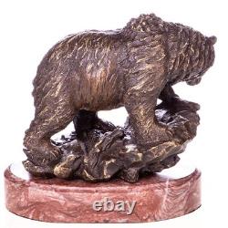 Sculopture en bronze ours avec poisson sur un socle en marbre d'après Milo