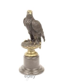 Sculpture Aigle en bronze sur un marbre noir d'après Archibald Thorburn