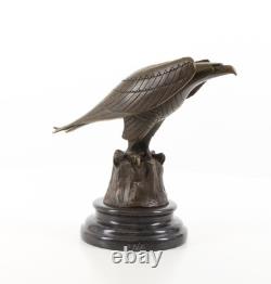 Sculpture Aigle en bronze sur un socle en marbre noir d'après Coenraad