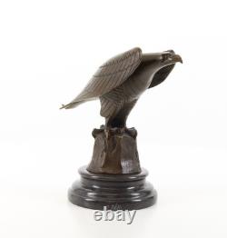 Sculpture Aigle en bronze sur un socle en marbre noir d'après Coenraad