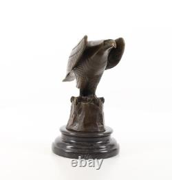 Sculpture Aigle en bronze sur un socle en marbre noir d'après Coenraad
