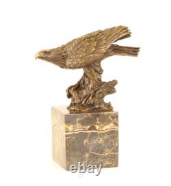 Sculpture Aigle en bronze sur un socle en marbre noir d'après Milo