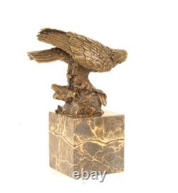 Sculpture Aigle en bronze sur un socle en marbre noir d'après Milo