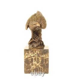 Sculpture Aigle en bronze sur un socle en marbre noir d'après Milo