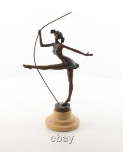 Sculpture Ballerine coloré en bronze sur socle ne marbre daprès Milo