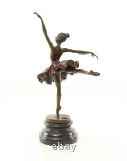 Sculpture Ballerine coloré en bronze sur un socle en marbre d'après Milo