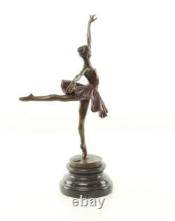 Sculpture Ballerine coloré en bronze sur un socle en marbre d'après Milo