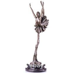 Sculpture Ballerine en bronze sur un socle en marbre noir d'après Milo