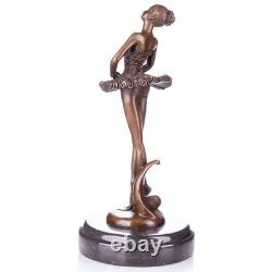 Sculpture Ballerine en bronze sur un socle en marbre noir d'après Milo