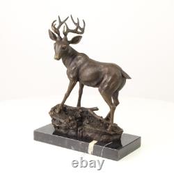 Sculpture Cerf Art déco en bronze sur un socle en marbre noir Signée