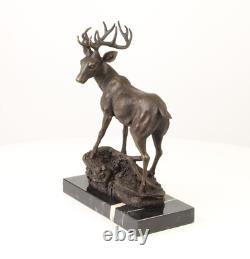 Sculpture Cerf Art déco en bronze sur un socle en marbre noir Signée