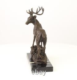 Sculpture Cerf Art déco en bronze sur un socle en marbre noir Signée