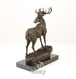 Sculpture Cerf Art déco en bronze sur un socle en marbre noir Signée