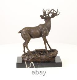 Sculpture Cerf Art déco en bronze sur un socle en marbre noir Signée